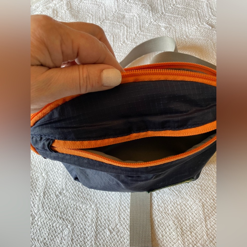 L.L. Bean Stowaway Hip Sling Pack Navy w/Orange 3 Zip Pockets - Picture 4 of 6